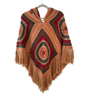 EARTHBOUND women's crochet poncho fringe boho festival hippie granny square‎ tan